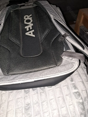 2 Rucksäcke Aktiva und Quechua