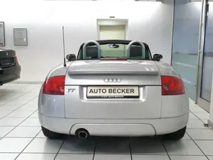 Audi TT TT Cabrio 1.8 T Automatik 2.Hand Navi Xenon Leder Bild 5