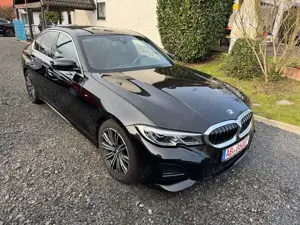 BMW 320 i M Sport,Leder,Head-Up,Laser,Live C.Prof Bild 2