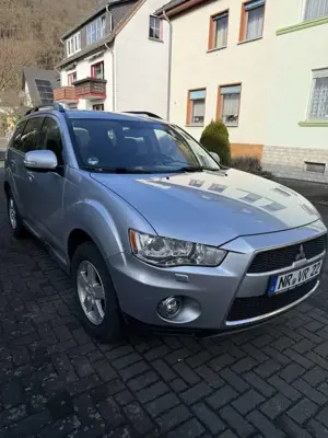 Mitsubishi Outlander 2.2 DI-D 4WD Bild 3
