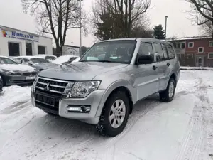 Mitsubishi Pajero 3.2 DI-D Intense Sitzheizung*Klima*7Sitze