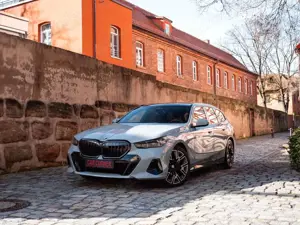 BMW 520 d M SportPRO/PANO/HEADUP/KAMERA/GLOW/HK/