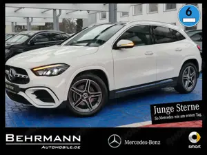 Mercedes-Benz GLA 180 GLA 180 AMG +Panoramadach+360°Kamera+LED-Scheinw