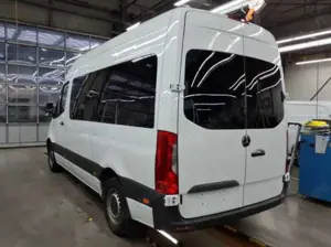 Mercedes-Benz Sprinter 317 Kombi L2H2 Mobility Rollstuhl Lift Bild 2