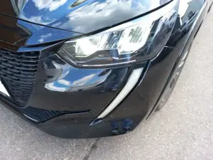 Peugeot 208 e- 136 (e-) e- Allure KeyLess LED Navi PDC Bild 3