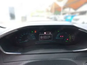 Peugeot 208 e- 136 (e-) e- Allure KeyLess LED Navi PDC Bild 5