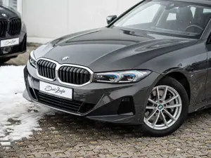BMW 330 i Touring AdLED KoZg eSitz HuD RFK LiveCoProf Bild 5