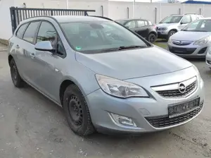 Opel Astra J 1.7 EURO-5 KLIMA SHZ AHK 8-RÄDER TEMP BC ESP