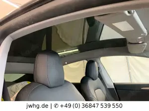 Tesla Model Y Long Range AWD Wärmepumpe Autopilot Kam Bild 4