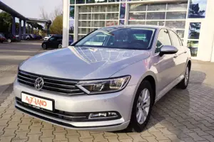 Volkswagen Passat 1.4 TSI DSG Comfortline Navi ACC PDC Bild 2