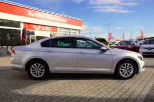 Volkswagen Passat 1.4 TSI DSG Comfortline Navi ACC PDC Bild 5