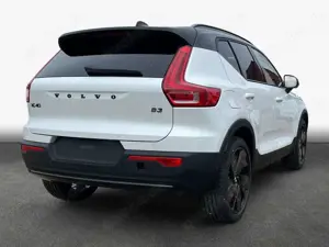 Volvo XC40 XC40 B3 B DKG Plus Black Edition 120 kW, 5-türig Bild 2