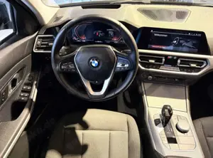 BMW 320 i xDrive KOMF+HUD+LED+LiveProf+TEMP+AL+DAB+ Bild 4