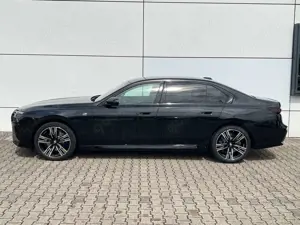 BMW 740 d xDrive Limousine M Sportpaket Bild 3