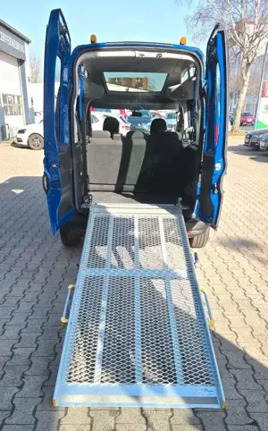 Opel Combo Panorama Rollstuhlumbau Rampe Kamera Bild 2