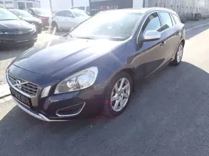 Volvo V60 D4 Kombi Summum Leder eGSD Xenon Kamera AHK