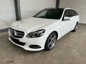 Mercedes-Benz E 250 E250T cdi Avantgarde+Leder+ParkAss+Navi+Pano+AHK