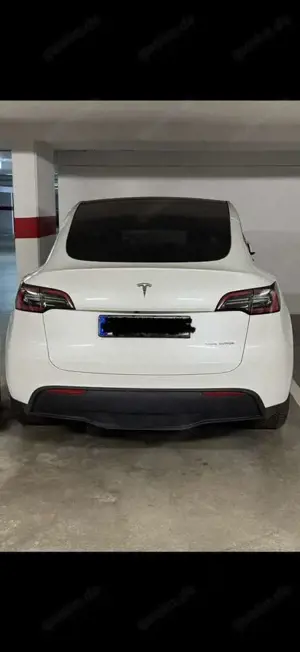 Tesla Model Y Bild 2