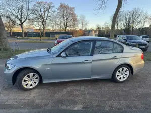 BMW 318 BMW 318i Sehr Gepflegt!!! Tüv Neu!!! Bild 2