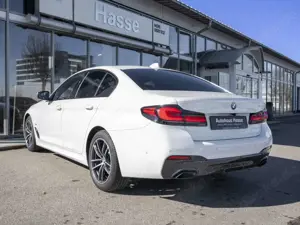 BMW 520 d xDrive Limo M-Sport KAMERA HiFi adapLED Bild 2
