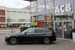 BMW 320 dA T xDrive Stdhzg Live Cockp. Navi AHK 18" Bild 3