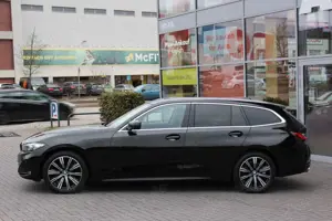 BMW 320 dA T xDrive Stdhzg Live Cockp. Navi AHK 18" Bild 4