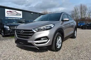 Hyundai TUCSON Style 2WD Panorama Dach Bluetooth Schaltr