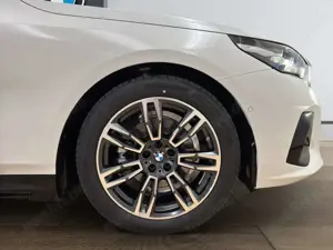 BMW 530 e Touring [M Sport, HUD, AHK, ACC, 19" LMR] Bild 3