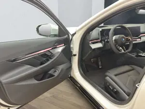 BMW 530 e Touring [M Sport, HUD, AHK, ACC, 19" LMR] Bild 2