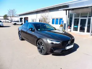 Volvo S90 Lim. Ultimate Dark Recharge Plug-In Hybrid A Bild 2