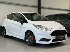 Ford Fiesta 1.6 ST PERFOMANCE RECARO SPORT ESD KLIMA SHZ LEDER