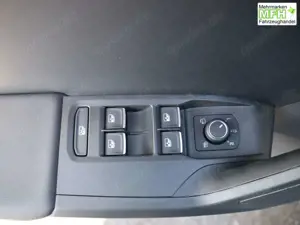 SEAT Leon Sportstourer FR 2.0 TDI Kombi DSG*NAVI*TEMPOMAT... Bild 3