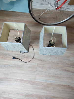 Tischleuchten mit Metallfuß Bild 3