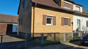  Rohdiamant mit Garten-Paradies: Sanierungsbedürftige DHH auf beeindruckenden 703 m  Grund   hier wi