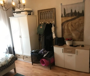 Möbliertes Zimmer in Frauen-Wohngemeinschaft zum 1.4. zu vermieten