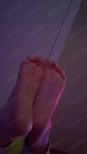 Wer will meine Füße verwöhnen?   Bild 5