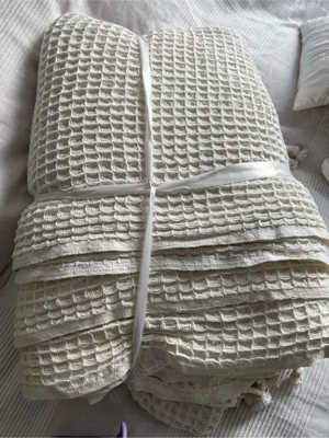 Grosse neue Tagesdecke