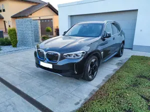 BMW iX3 iX3 Impressive - Vollausstattung, unfallfrei, Nichtraucher, Winterreifen, Werksgarantie bis 