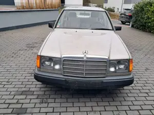 Mercedes-Benz Baureihe 124 230 CE