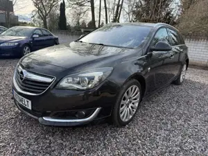 Opel Insignia Sport 4x4 / Gute Ausstattung