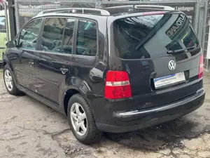 Volkswagen Touran Highline 1.6l*7-SITZER*KLIMA*TEMPO*SZHZ Bild 4