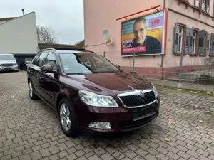 Skoda Octavia Combi Elegance Xenon/Schiebedach/AHK