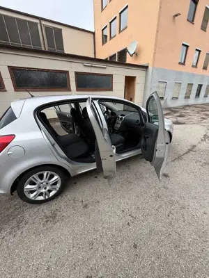 Opel Corsa 1.2 16V Bild 3
