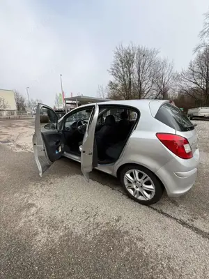 Opel Corsa 1.2 16V Bild 2