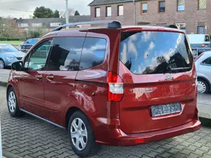 Ford Tourneo Courier 1.5 TDCI *53.TKM!*SITZHEIZUNG*TEMPOMAT*5-SITZER* Bild 2