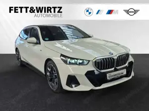 BMW i5 eDrive40 Touring M Sport|AHK|Pano|Autobahnass.