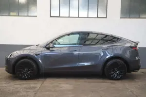 Tesla Model Y Long Range AWD *AHK* Bild 4