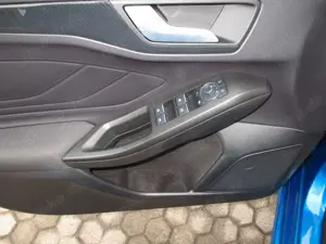 Ford Focus Turnier ST-Line X / Matrix/AHK/ACC/HUD Bild 5