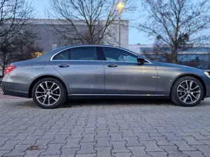 Mercedes-Benz E 200 9G-TRONIC