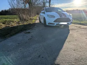 Ford Focus 2.0 EcoBoost ST mit Leder-Sport-Paket